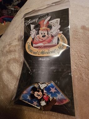 Disney Mickey Mouse Red, Blue & Gold Enamel Pin‎ - Magical Musicals ❤️💙💛